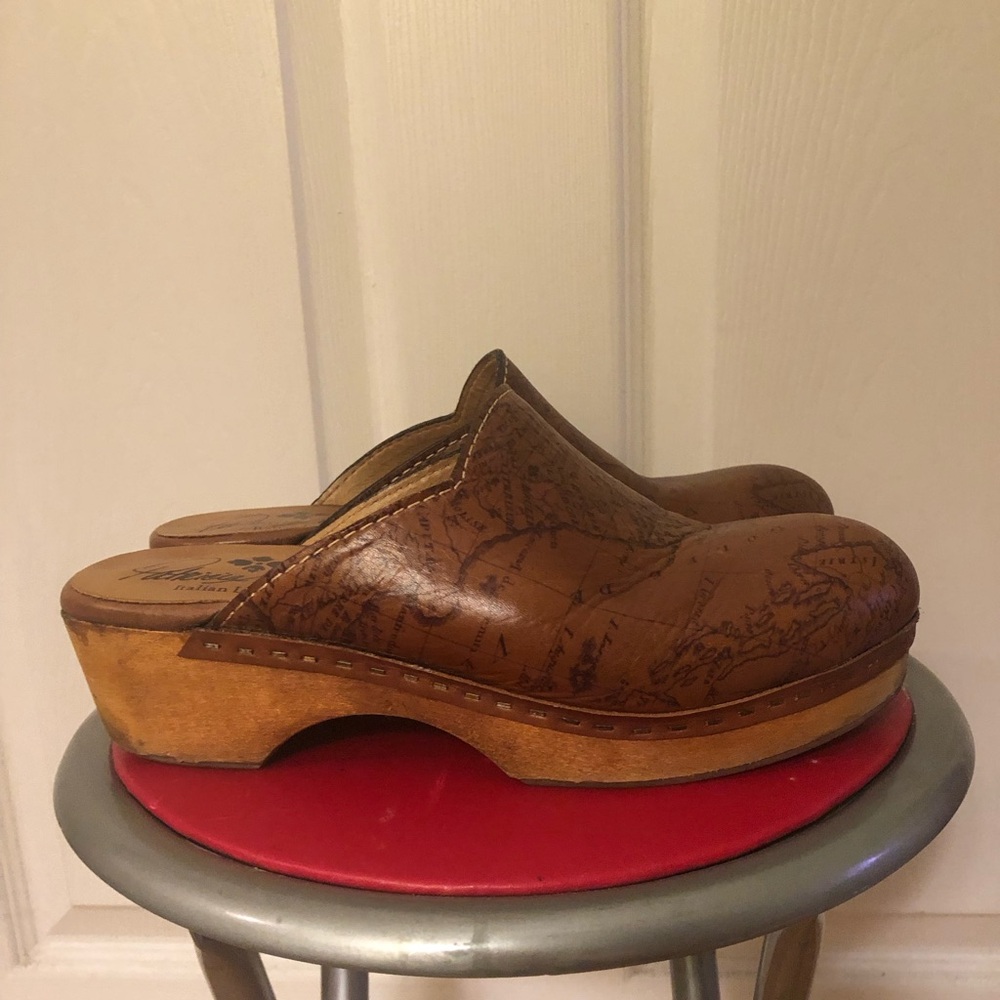 PATRICIA NASH women’s Brown Leather Map-Print Clogs Size 7